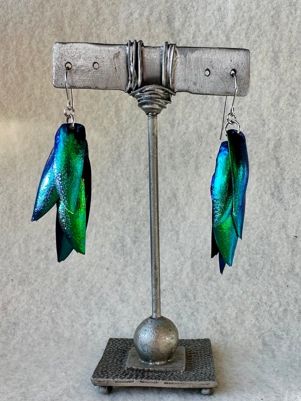 real green beetle elytra are bundled into lightweight waterproof  chandelier earrings in a dazzling shade of green eye catching earrings with movement and a delightful sound jaw dropping earrings for their bright color
